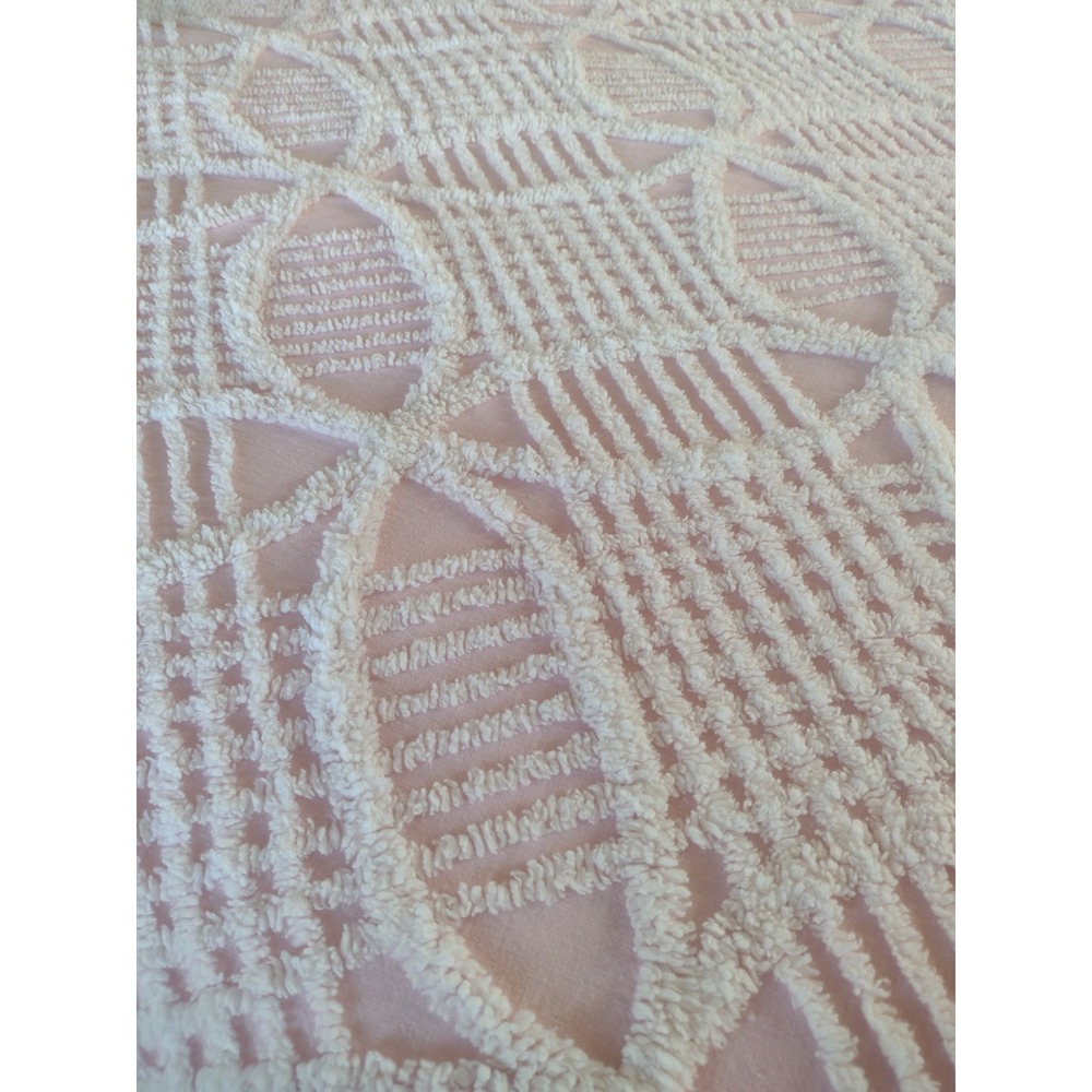 Vtg Chenille Bedspread Baby Pink White Wedding Ring Fringe MCM 50s 60s 74x98 - Picture 2 of 11